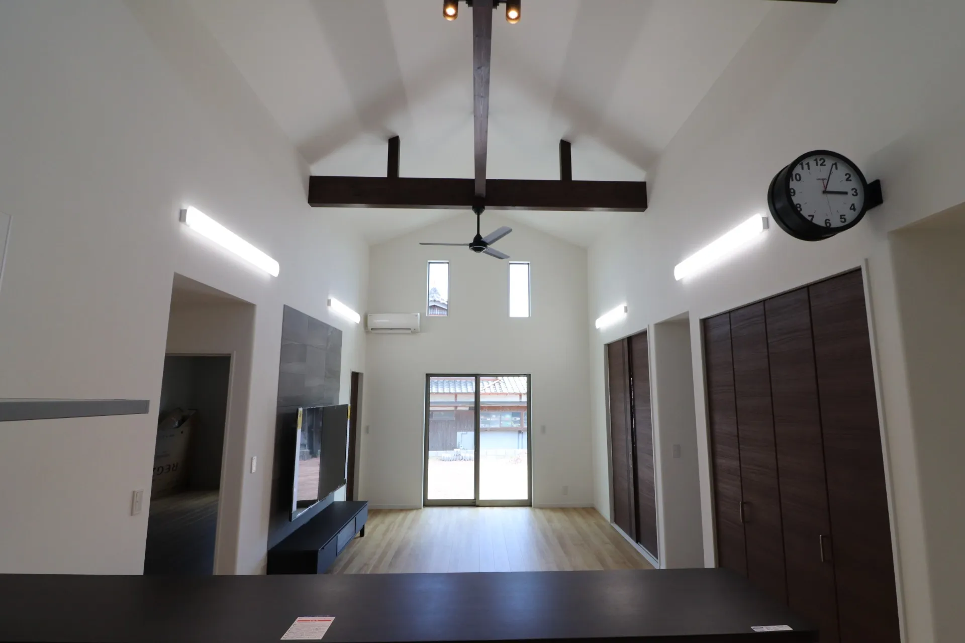 LDK 南側 小屋裏まで利用した高い天井空間