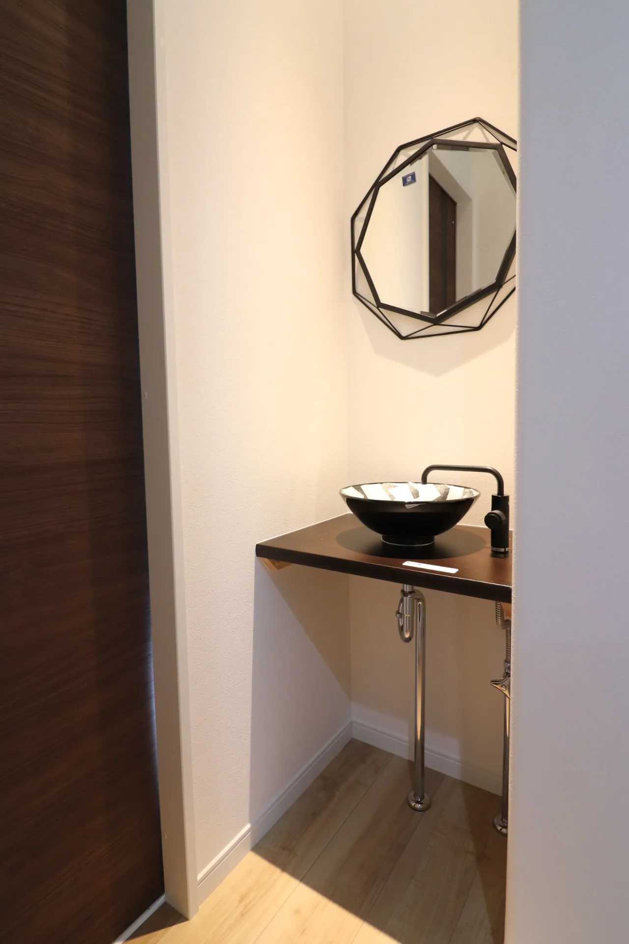 トイレ前手洗い器